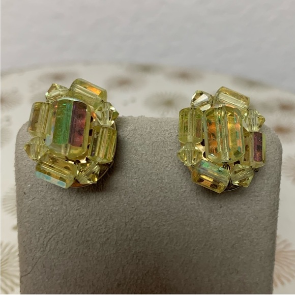 Vintage yellow iridescent crystal cluster post earrings - Picture 1 of 6